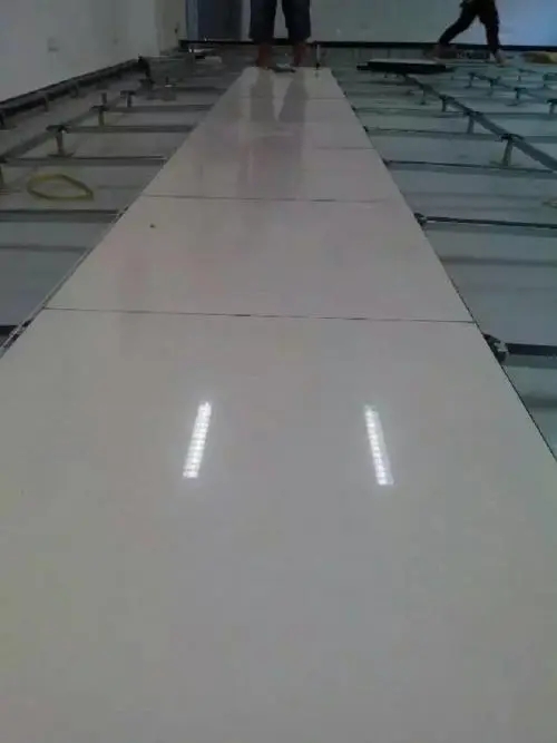防静电瓷质地板